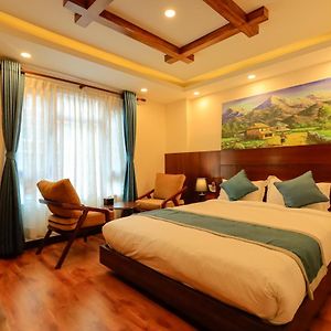 Deluxe King Room on Food & Beverage on Laundry Early check & Late check-out by 2 hours