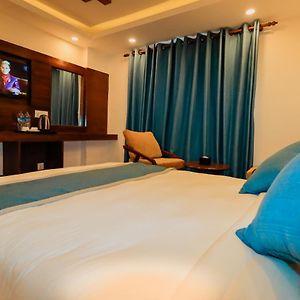 Deluxe Single Room on Food & Beverage on Laundry Early check & Late check-out by 2 hours